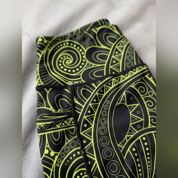 CVG | Capri Leggings | Neon Zenergy | XS - Picture 8 of 8